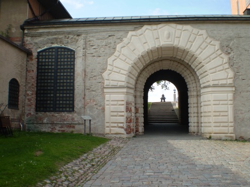 Kung Jans Port med ingången till Vasaborgen och festivalsområdet till vänster.